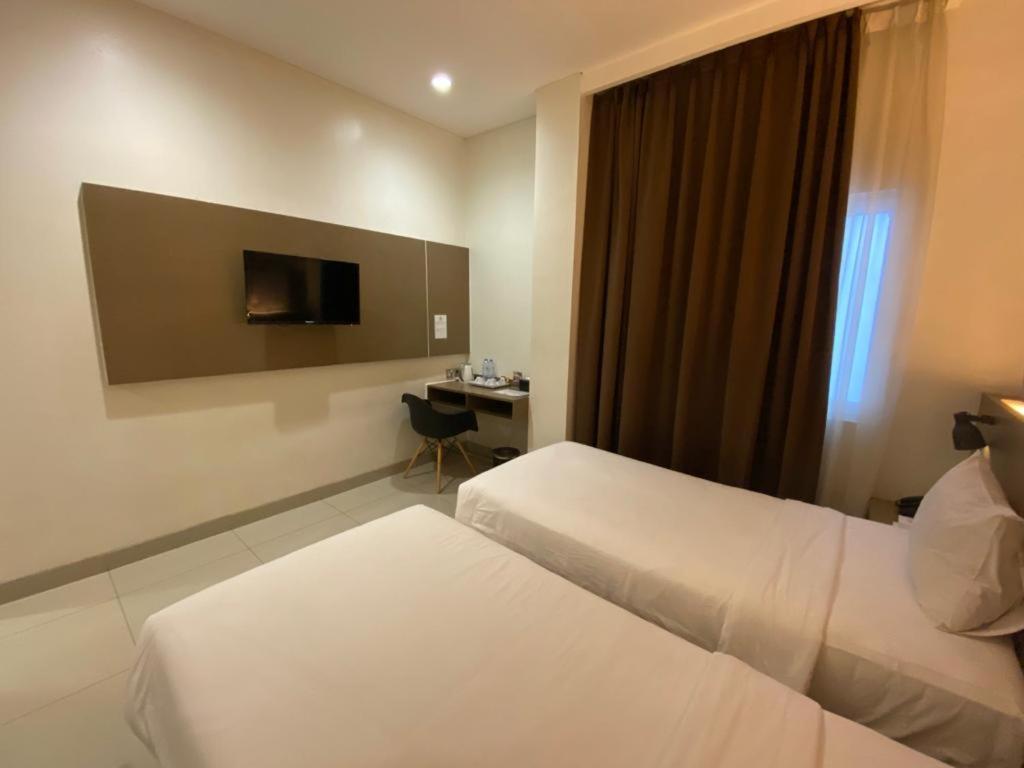 Opi Indah Hotel Palembang Exterior photo