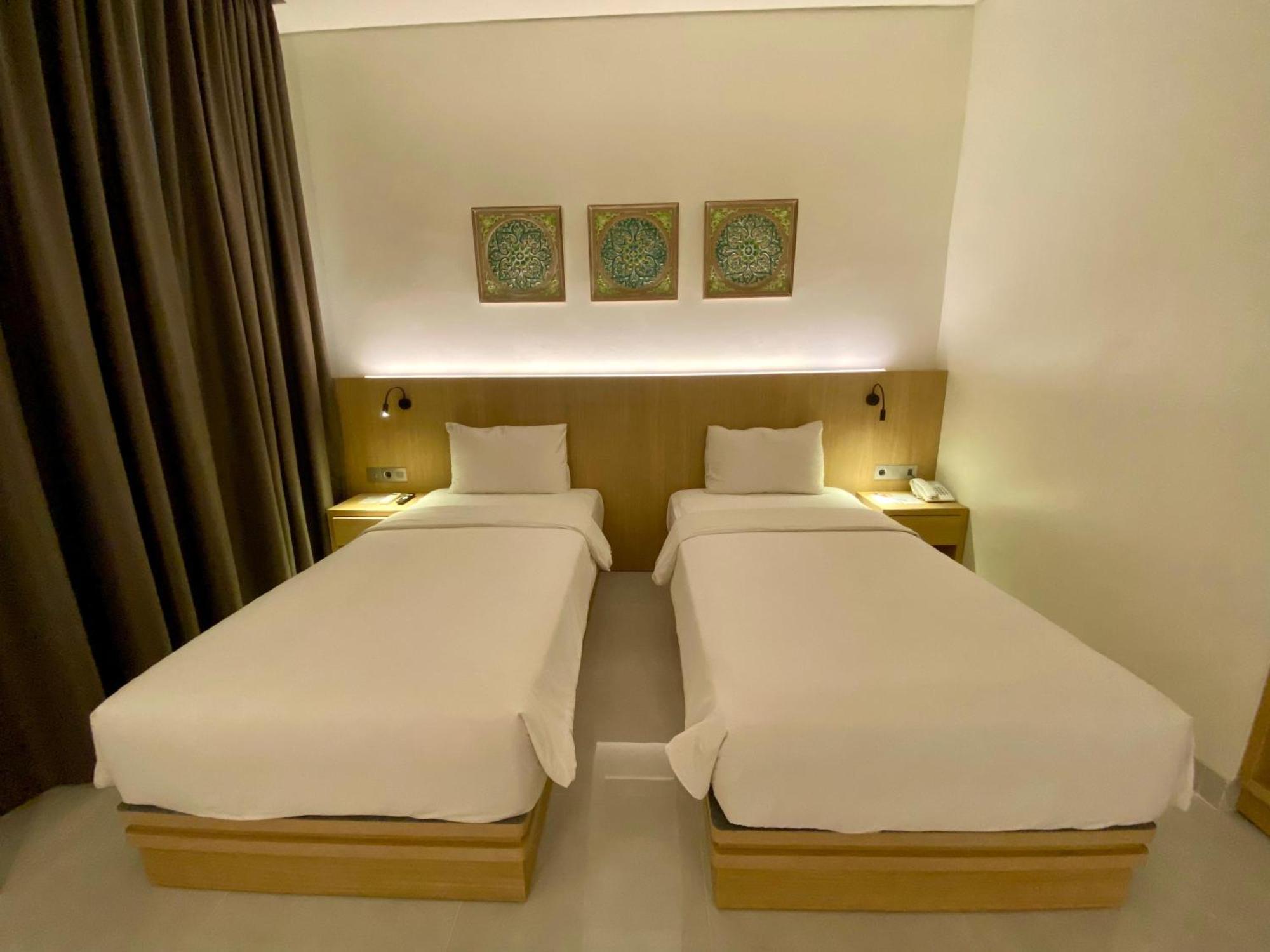 Opi Indah Hotel Palembang Exterior photo